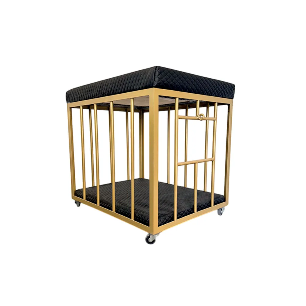 Mobilier BDSM : Cage de soumission, dorée et noire.