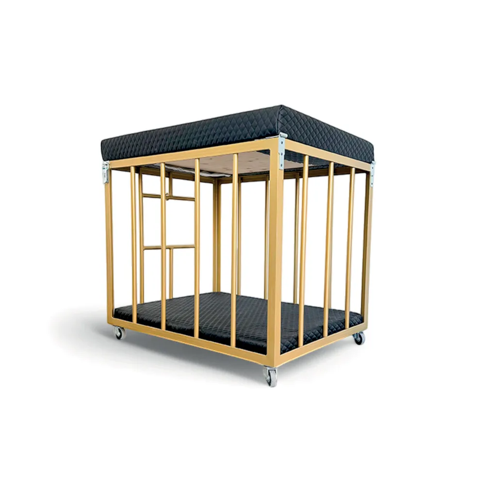 Mobilier BDSM : Cage de soumission, dorée et noire.