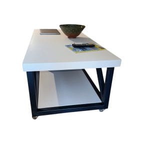 Table basse design et discrète